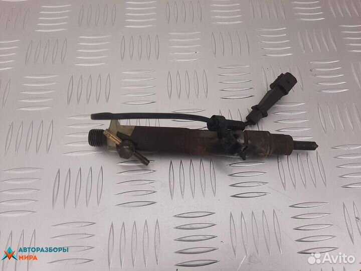 Форсунка Volkswagen Golf 3 1999 038130201F