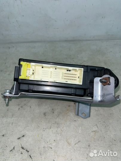 Блок предохранителей салонный Toyota Land Cruiser