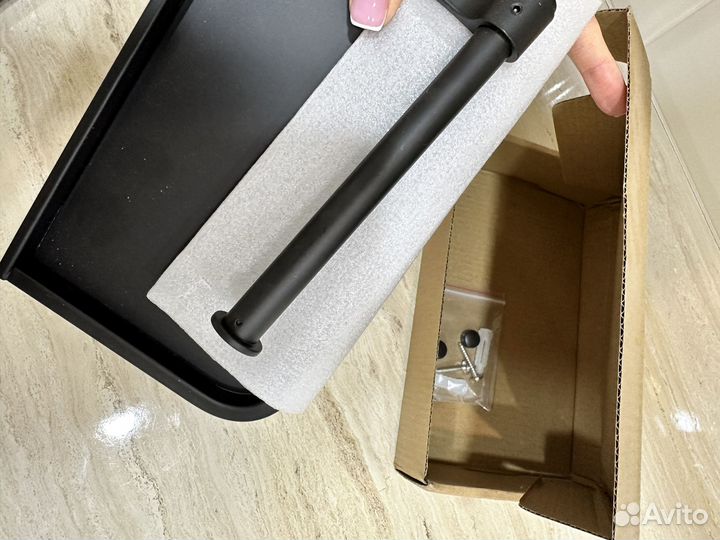 Держатель для туалетной бумаги с полкой новый