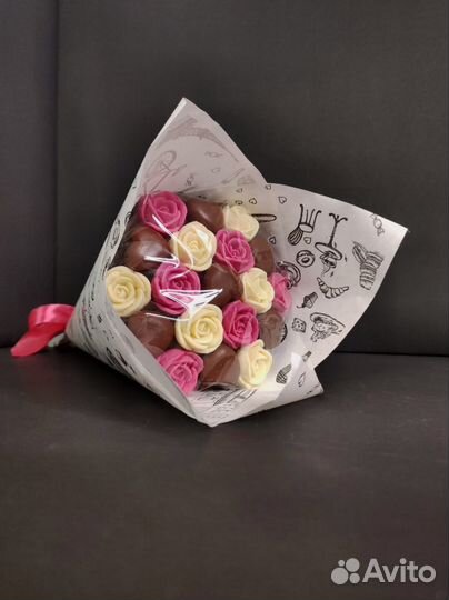 Шоколадные Розы и Сердца - 19 шт в Букете