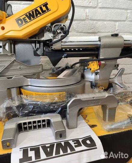 Торцовочная пила Dewalt dws 780