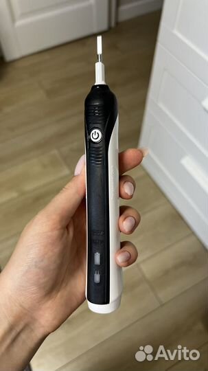 Электрическая зубная щетка oral b Braun