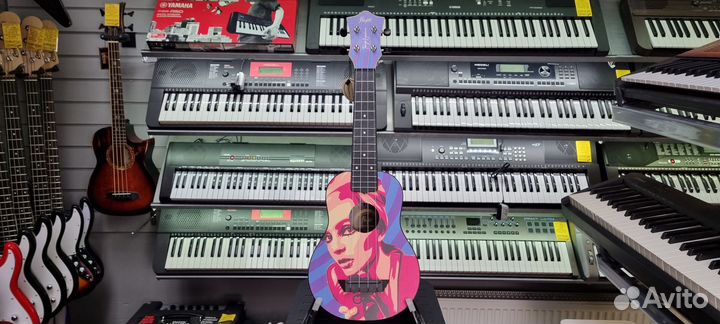 Укулеле новая