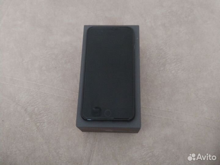 iPhone 8 Plus, 64 ГБ