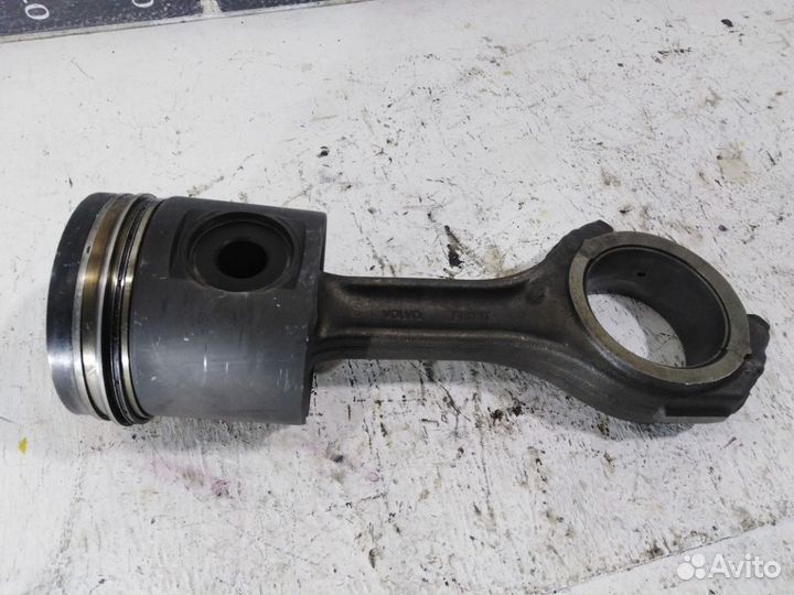 Поршень с шатуном Вольво