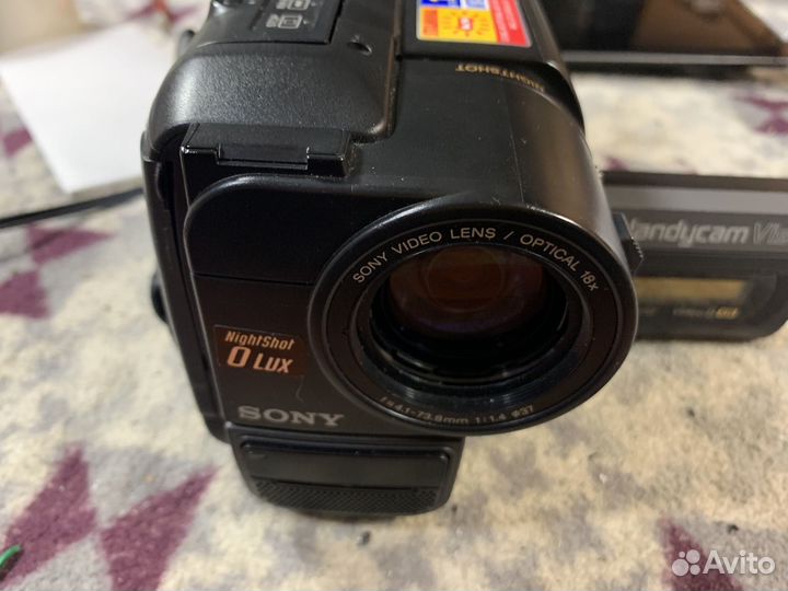 Видеокамера Sony CCD-TRV16