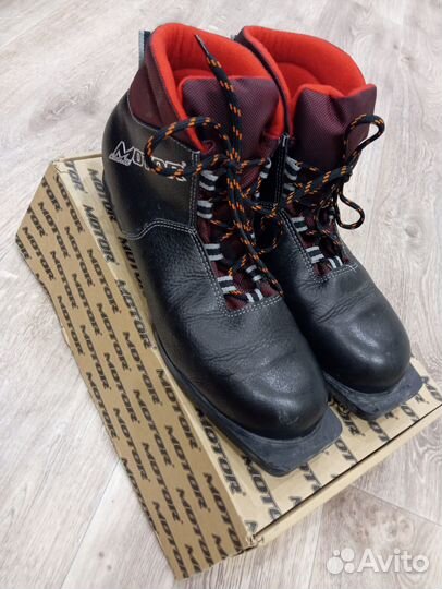 Лыжные ботинки Motor 46 р. натуральная кожа