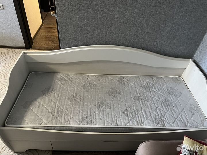 Кровать детская с ящиком