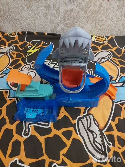 Hot wheels трек акула