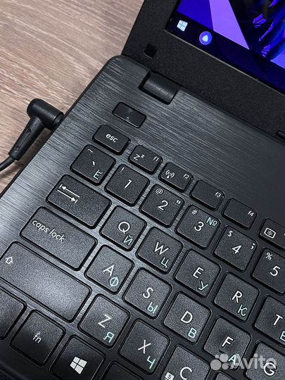 Ноутбук Asus с гарантием