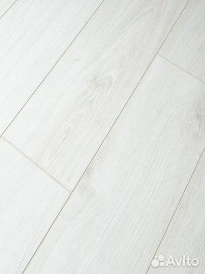Ламинат для пола 8мм 33кл. Дуб Бернар с фаской