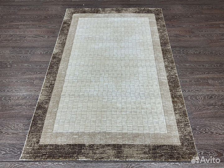 Новый современный ковер, бежевый