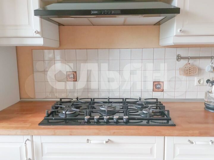 Дом 378,3 м² на участке 17 сот.