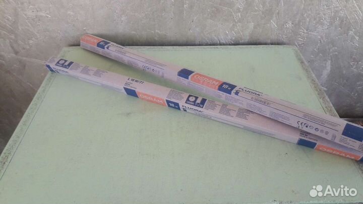 Лампа люминисцентная для подсветки цветов