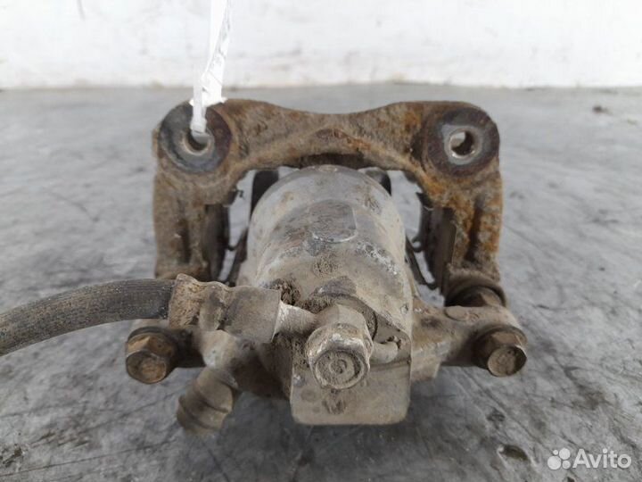 Суппорт тормозной задний левый Toyota Camry 50 55