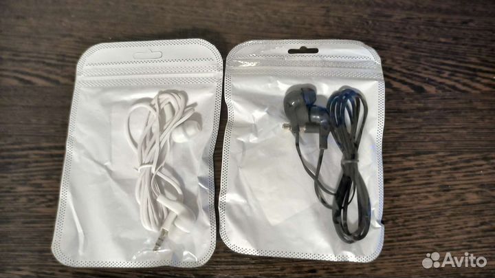 Проводные наушники