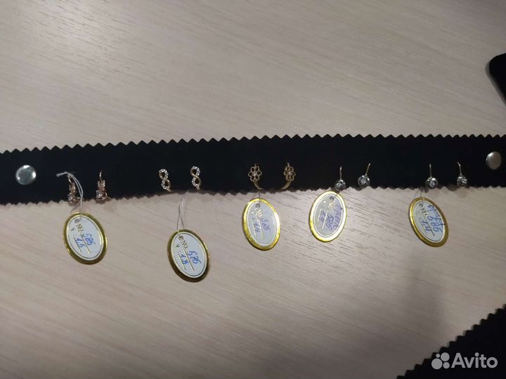 Золотые серьги детские, цены разные