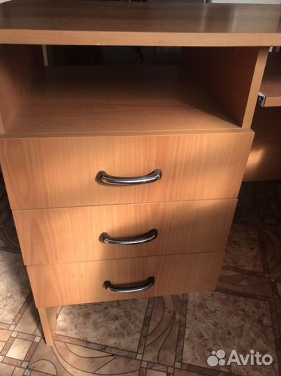 Компьютерный стол