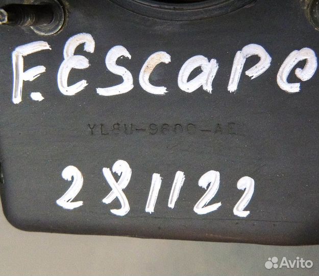 Корпус воздушного фильтра Ford Escape 1 2.0