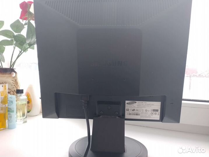 Монитор Samsung SyncMaster 723n