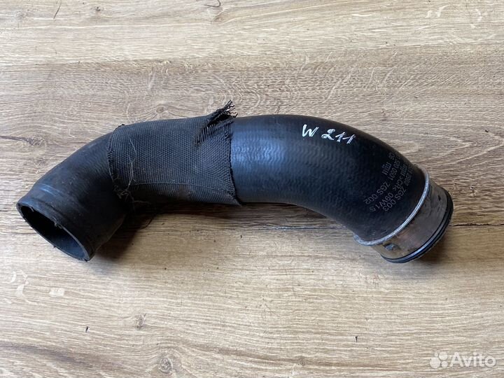 Mercedes е 211 патрубок интеркуллера