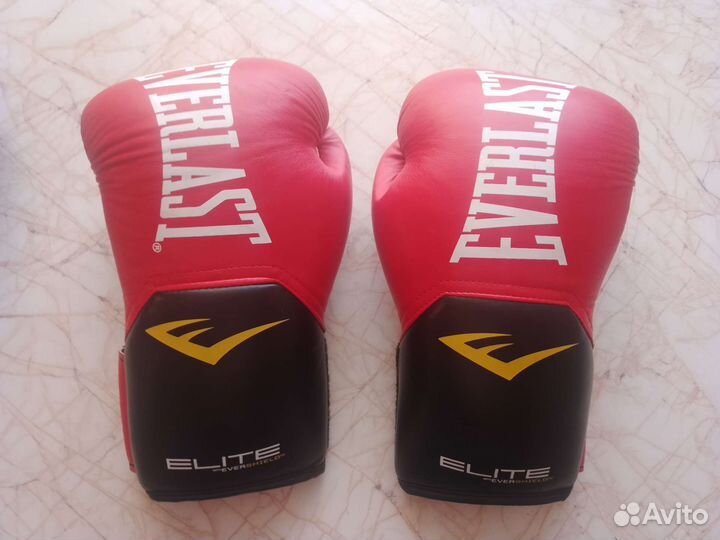 Боксерские перчатки