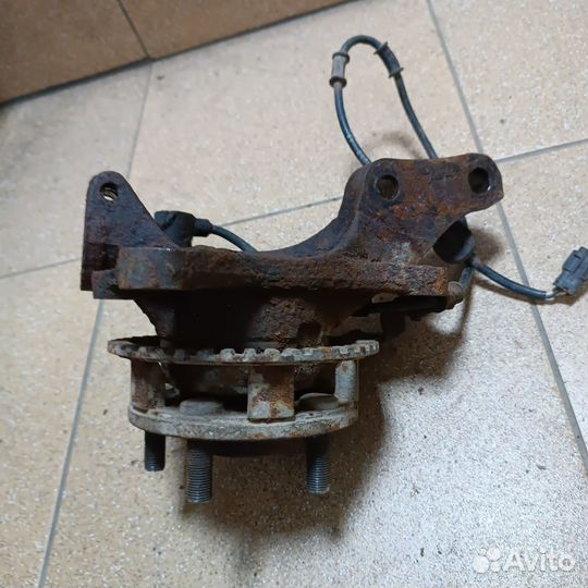 Кулак передний правый subaru legacy 2