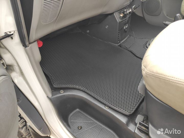 Автоковрики EVA на Mitsubishi Delica