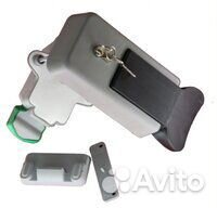 Дверной блок, панели шип-паз, петли двери, ручка