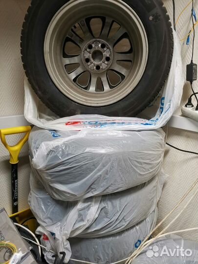 Литые диски r15 Toyota с шинами зимними hankook