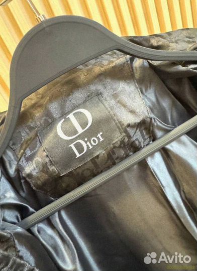 Куртка Dior: для тех, кто идет в ногу с модой