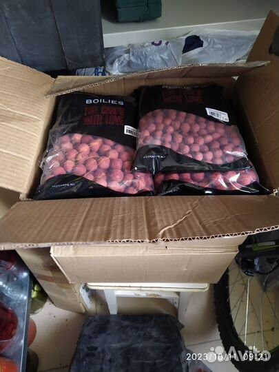 Бойлы RED carps (Кальмар+клубника)