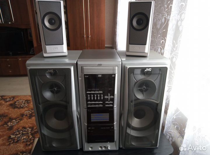 Музыкальный центр с караоке, тумба в подарок