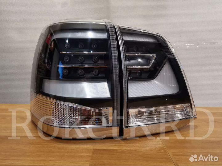 Задние фонари Toyota Land Cruiser 200 Черно-Белые