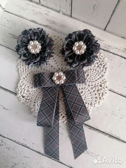Бантики и галстук-брошь ручной работы