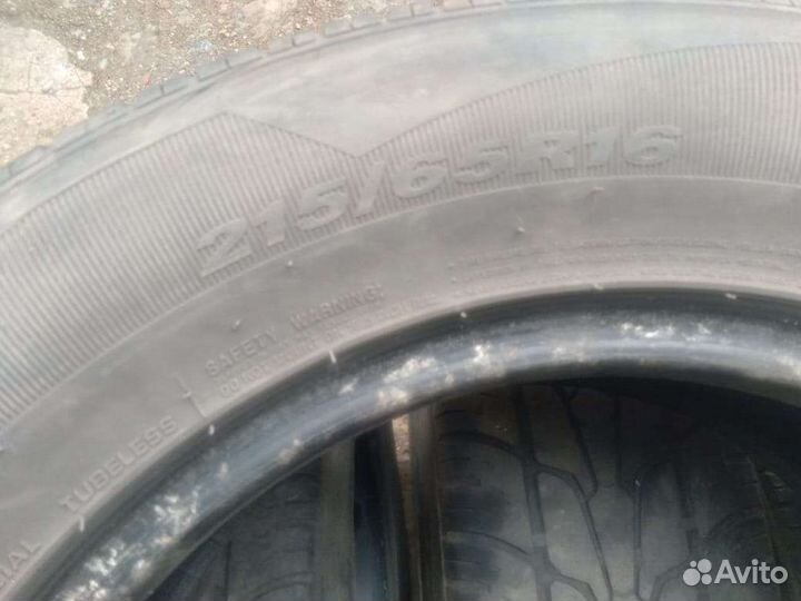 Roadstone Roadian HP SUV 215/65 R16