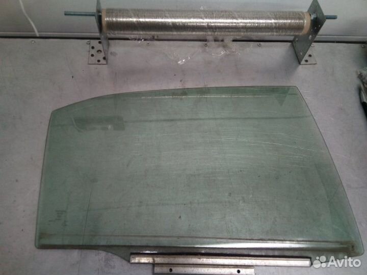 Стекло двери заднее правое Toyota Camry 2GR-FE