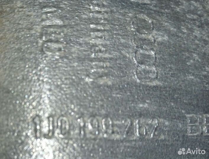 Опора двигателя правая Skoda Octavia Tour A4