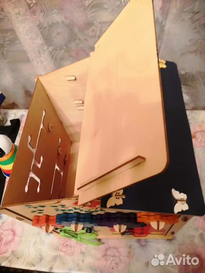 Бизиборд(развивающий домик)