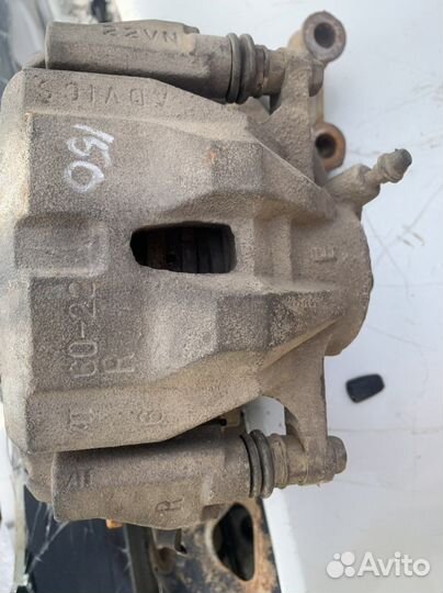 Toyota corolla 150 суппорт перед правый