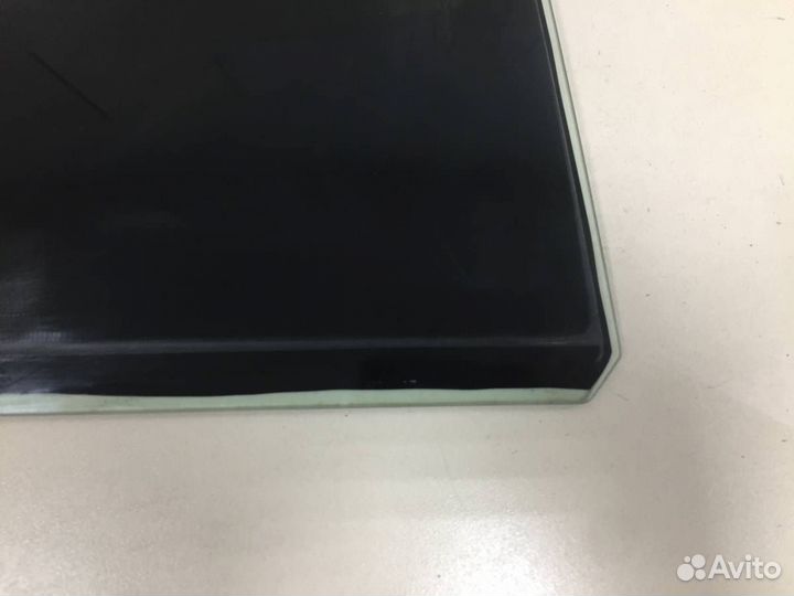 Стекло двери задней правой форточка Toyota Avensis