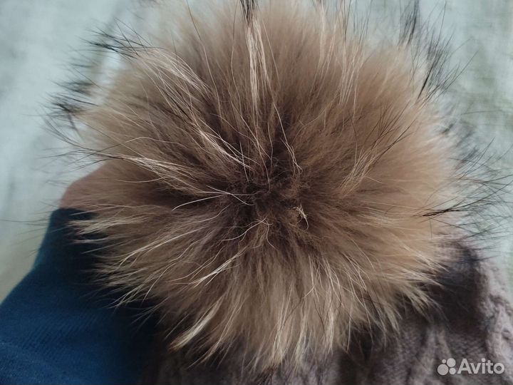 Шапка вязаная с меховым помпоном