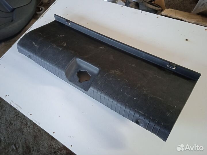 Накладка замка багажника Hyundai Solaris 1