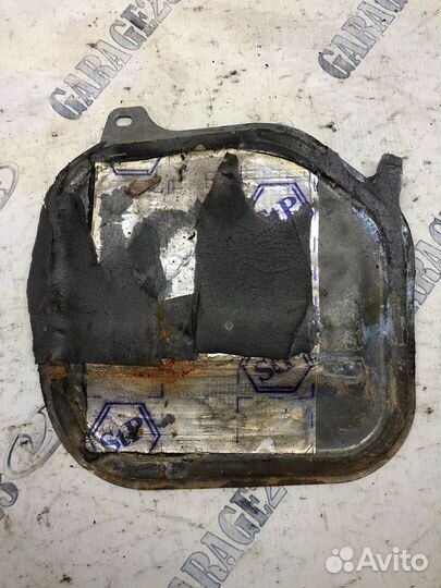 Крышка люка бензонасоса Mitsubishi Lancer X