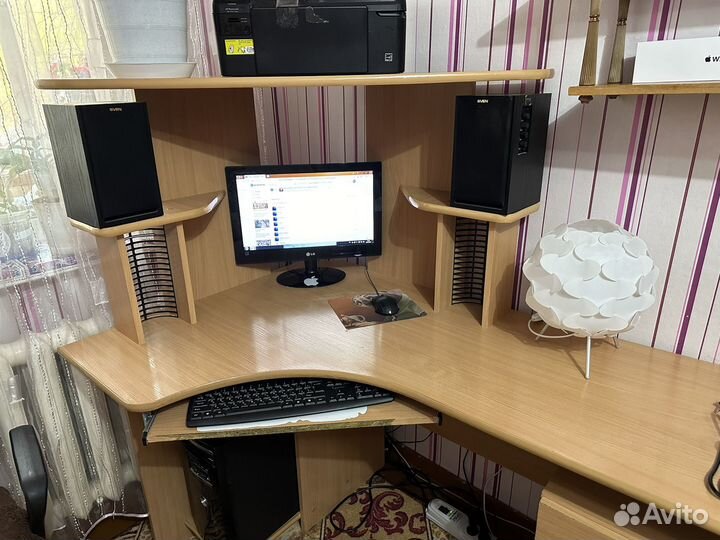 Компьютерный стол