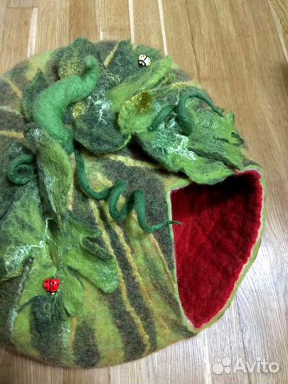 Домик лежанка для кошки в виде арбуза