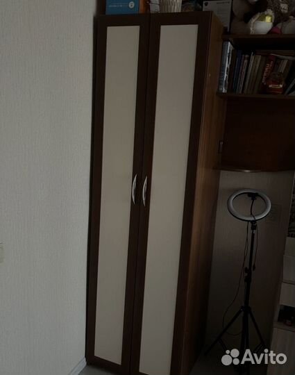 Продается стенка и 2 шкафчика к ней