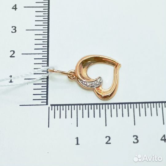 Золотая подвеска с камнем