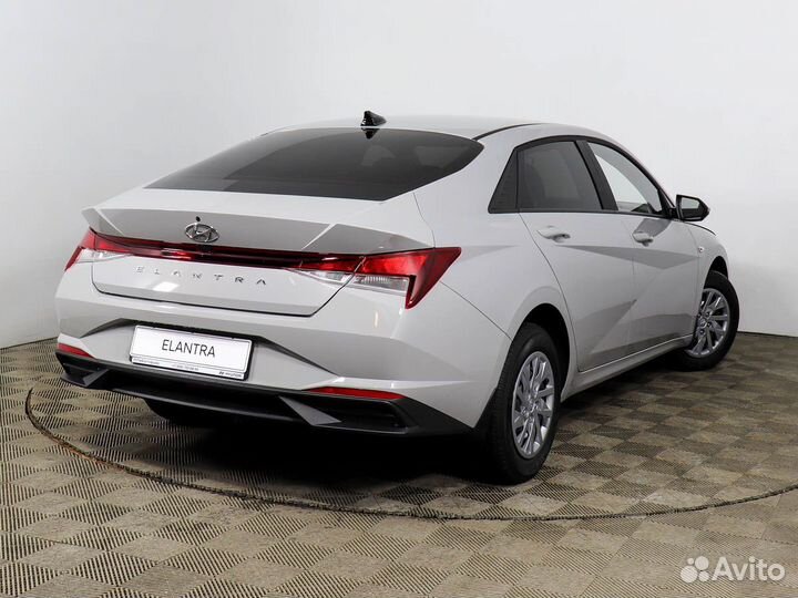 Hyundai Elantra, 2022