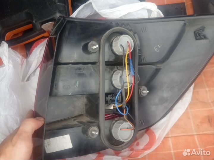 Гранта Фонарь задний